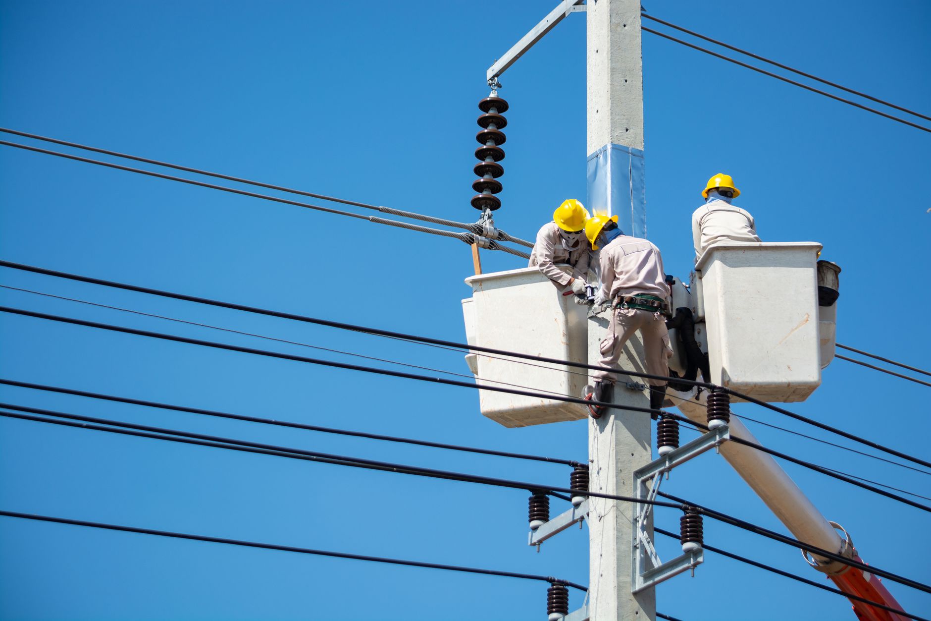 Electricitatea în România este cea mai scumpă din Europa raportată la puterea de cumpărare