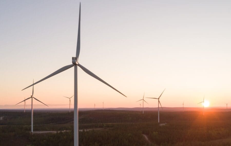 HELLENiQ ENERGY accelerează investițiile în stocarea energiei electrice din România