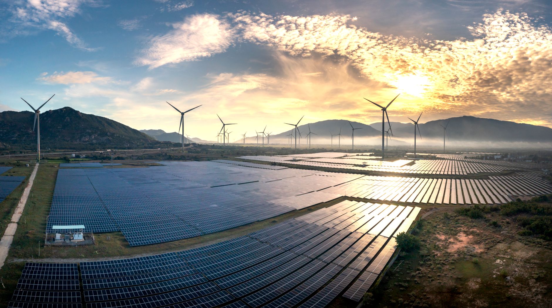 Capacități noi de 1,8 GW în regenerabile: cum pot vinde producătorii energia în România