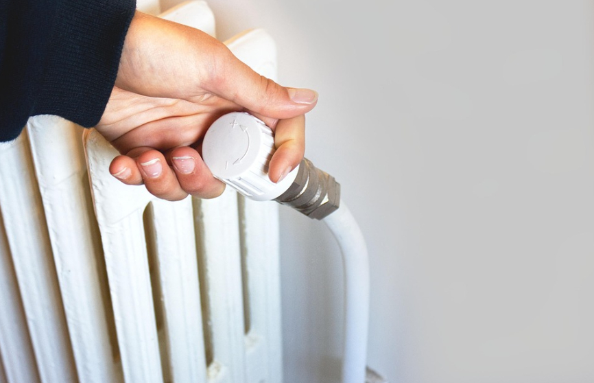 Riscuri pentru iarna românilor: trei factori care pot crește facturile la energie și căldură