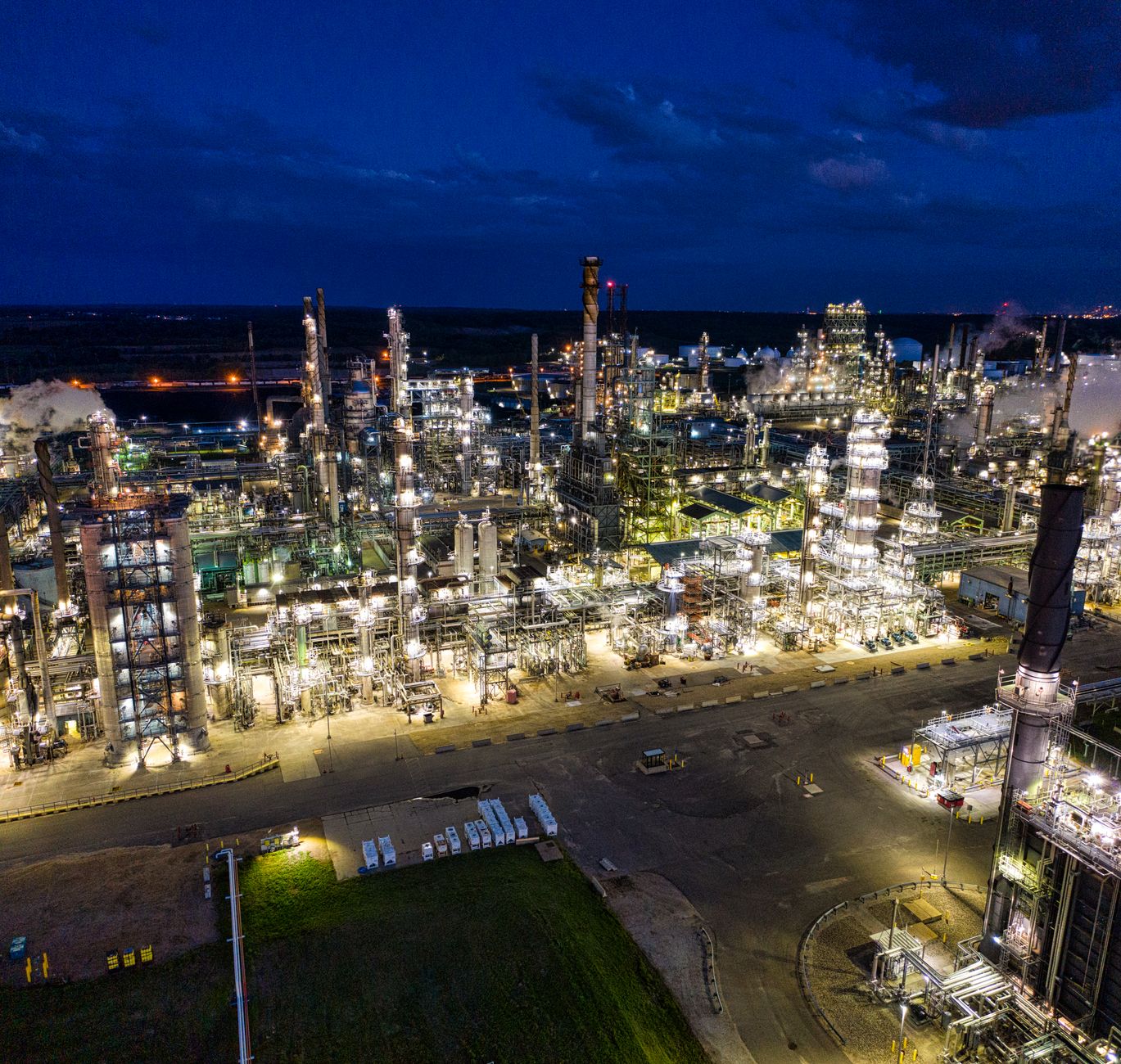 Prețurile petrolului au crescut semnificativ, Brent atingând 111 dolari pe baril din cauza instabilității