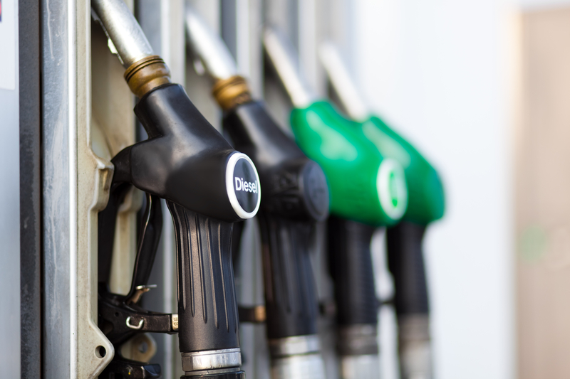 Prețul petrolului a depășit 112 dolari pe baril. Cum afectează creșterea prețurilor carburanții în România