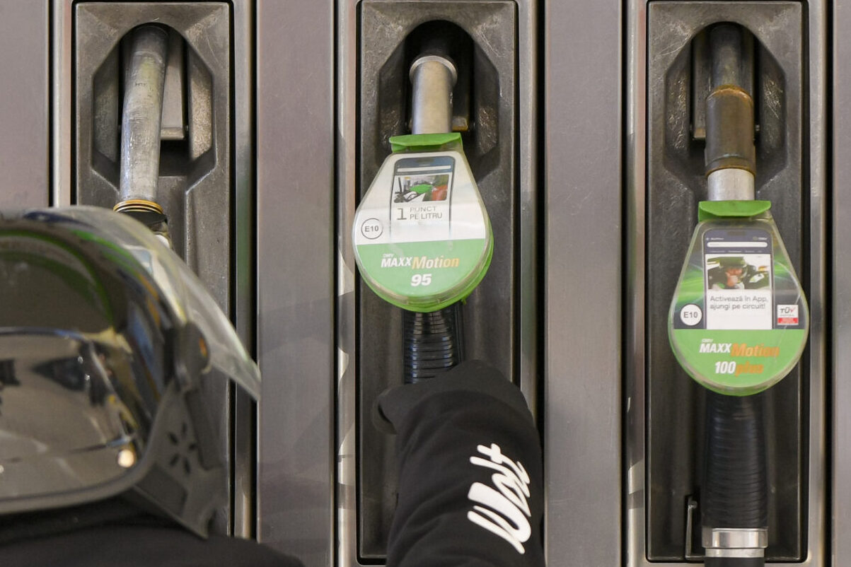 Măsurile pentru menținerea prețurilor la carburanți sunt preluate până în ianuarie 2027