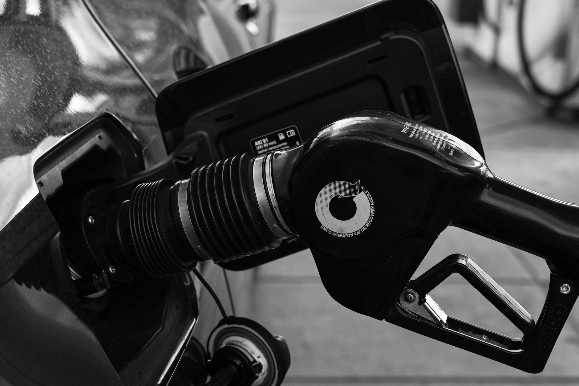 Ministerul Finanțelor și Ministerul Energiei propun prelungirea măsurilor pentru carburanți