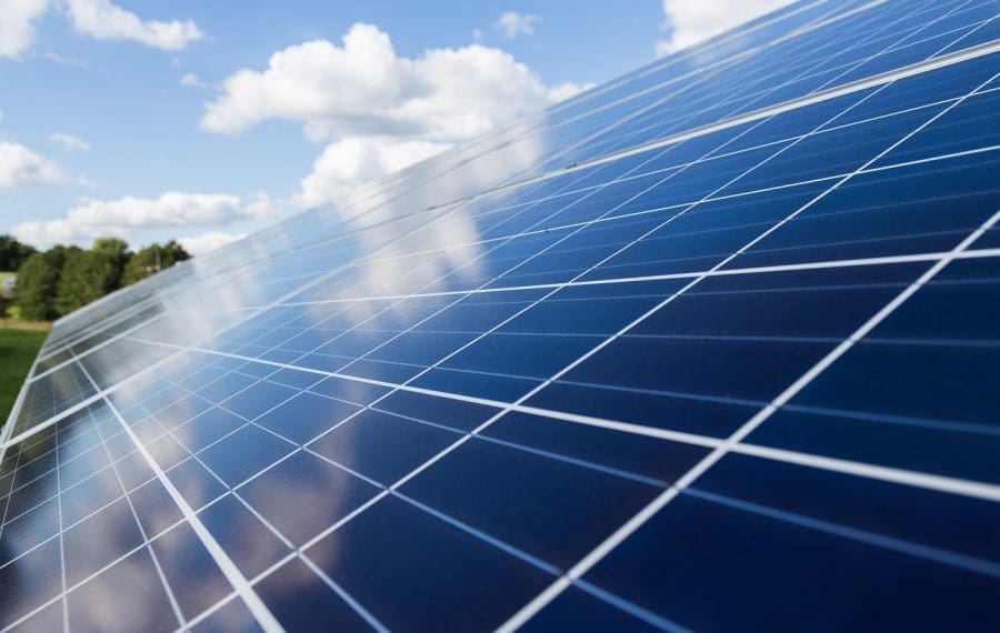 Investitorii din Turcia planifichează proiecte masive de energie solară și stocare în România