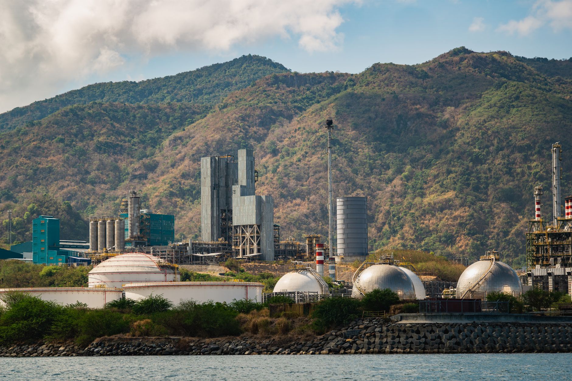 Prețul gazelor a depășit 100 de euro/MWh în Europa, în timp ce la bursa românească a trecut de 500 de lei/MWh