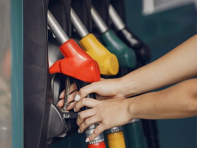Guvernul prelungește măsurile de protecție pentru prețul motorinei cu trei luni