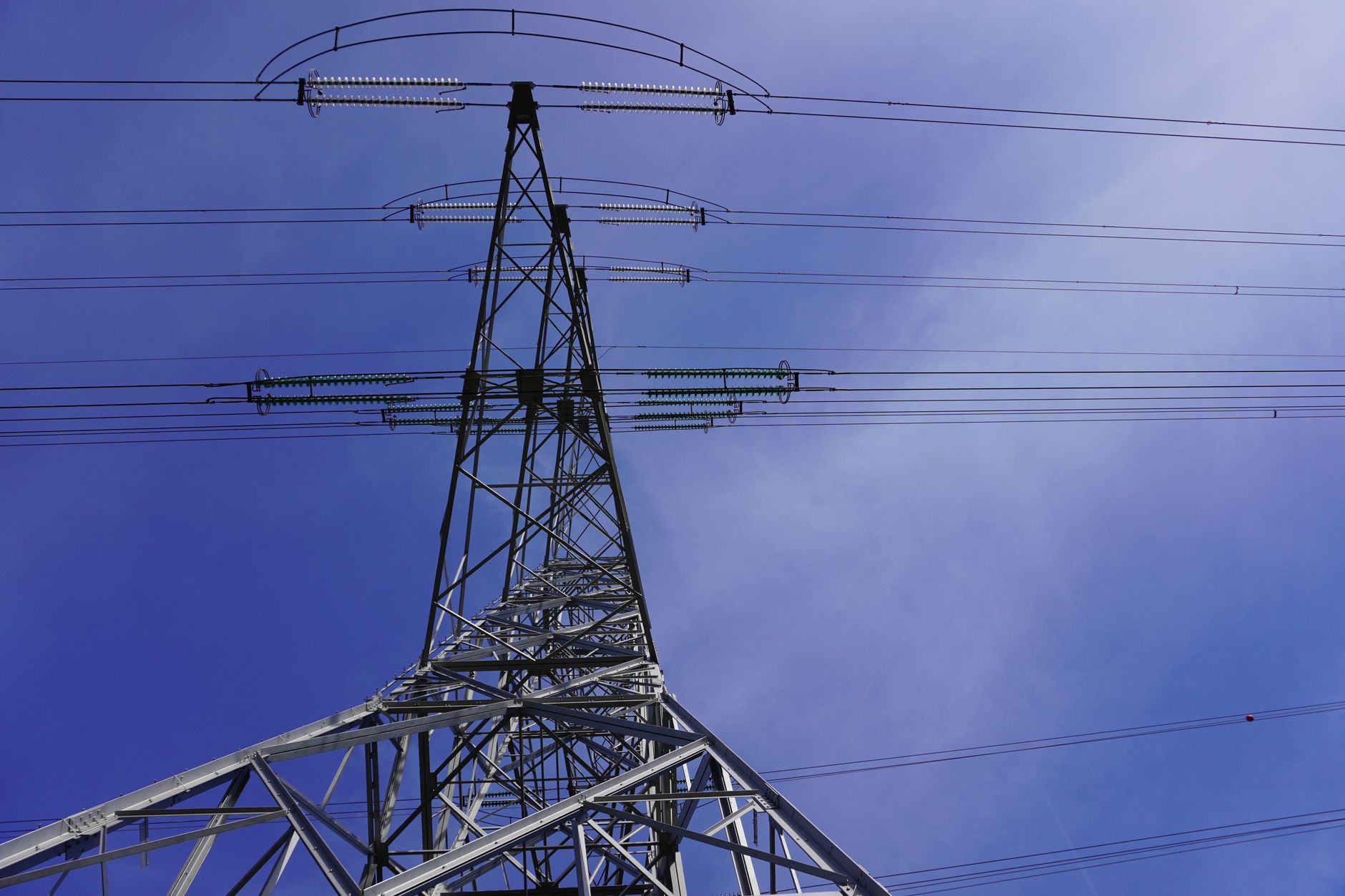 Explozie a prețurilor la energia electrică în România: prețul mediu s-a dublat în ultimele trei luni