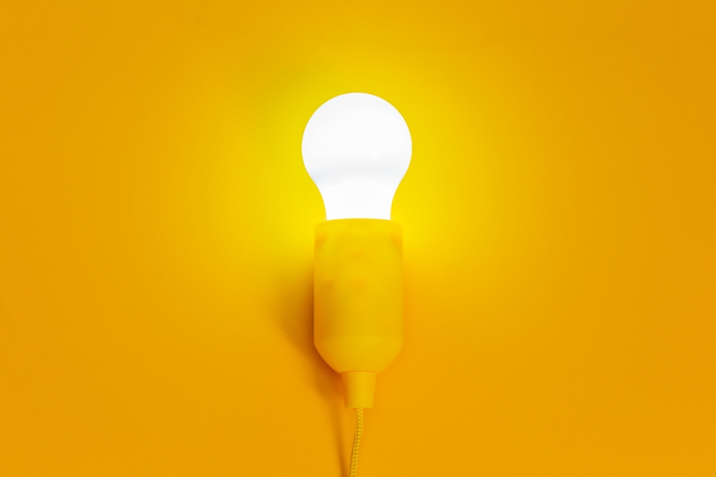 Estimări de creștere a facturilor la energia electrică între 10% și 22% pentru consumatorii casnici
