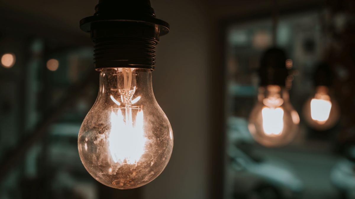 Facturile la electricitate ar putea crește cu până la 22% în această iarnă, avertizează ministrul Energiei