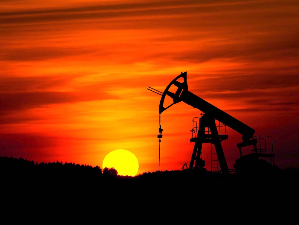 Prețul petrolului Brent scade sub 98 de dolari pe baril după anunțul Arabiei Saudite privind conducta East-West