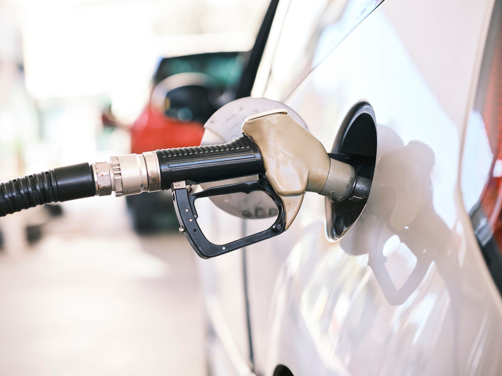 Prețurile la carburanți în România au atins noi maxime, motorina depășind pragul de 11 lei pe litru