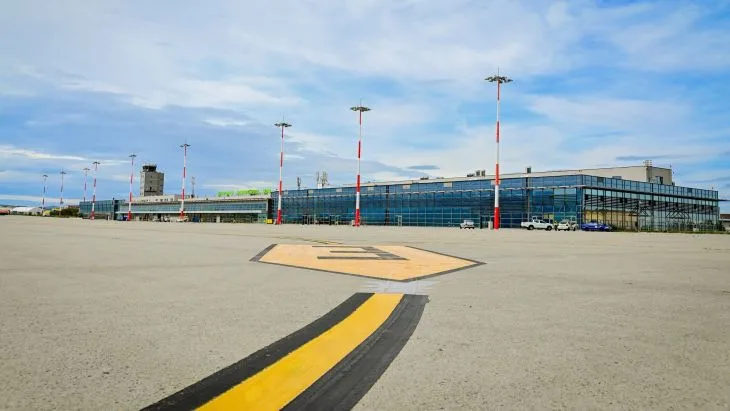 Aeroportul Sibiu construiește un parc solar de 13 milioane lei pentru a-și asigura autonomia energetică