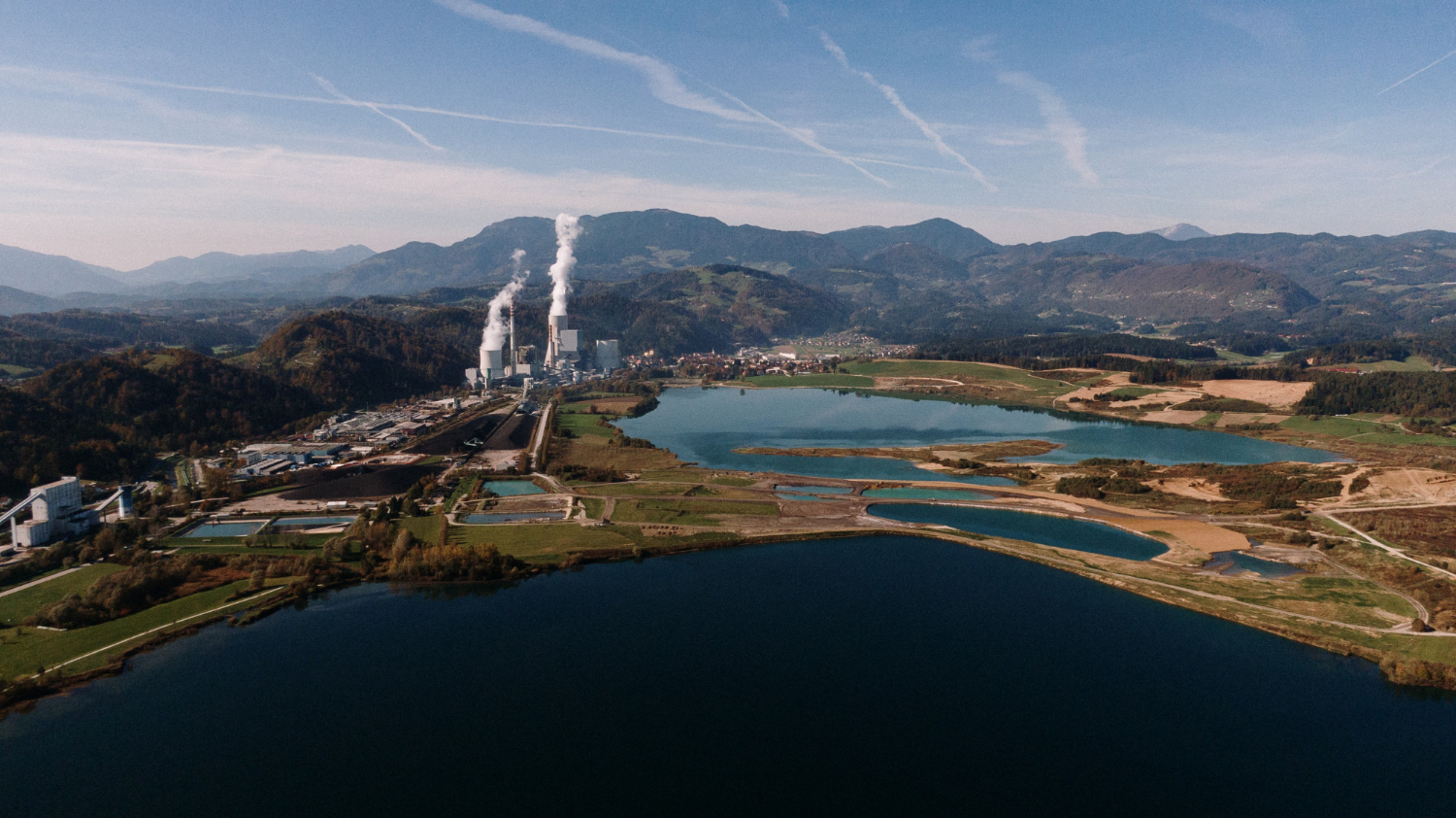 Comunitățile de energie pot beneficia de tarife de distribuție reduse, conform noilor reguli ANRE