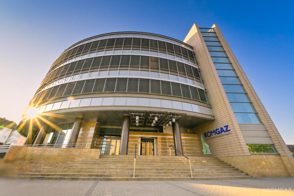 ROMGAZ respinge acuțiunile privind presiunile politice în achiziția de gaze naturale LNG