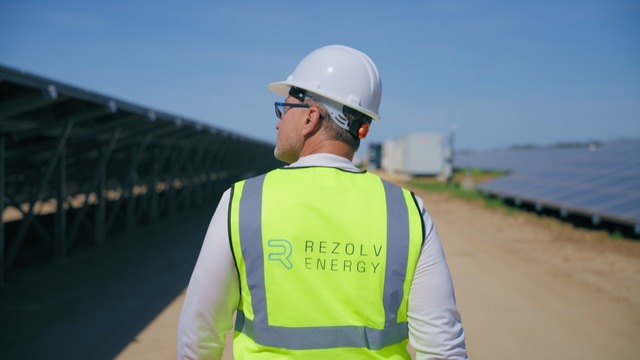 Rezolv Energy obține 561 de milioane de euro pentru cel mai mare proiect solar onshore din UE