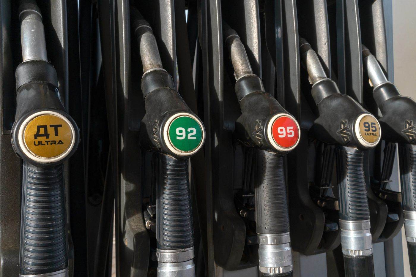 Trump nu exclude interdicția exporturilor de motorină, dar avertizează că benzina se va scumpi