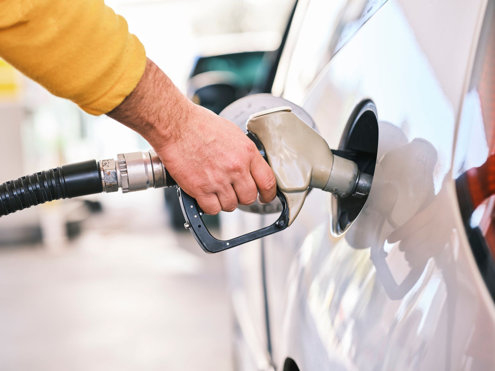 Prețurile la benzină și motorină au crescut masiv în Europa; impactul asupra salariului minim din România