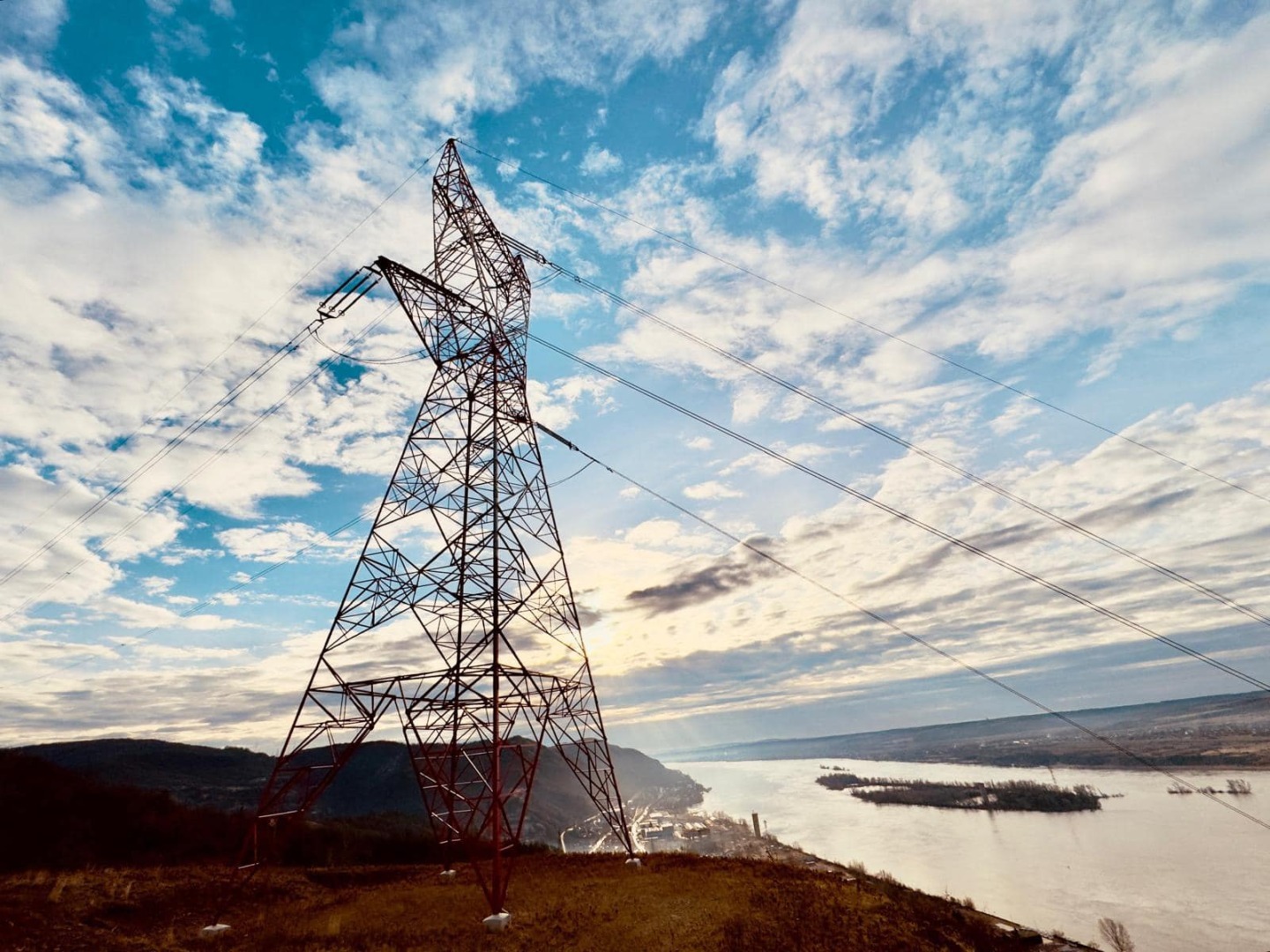 Transelectrica poate limita consumul de energie sau exporturile în cazul unei crize pe piața de electricitate