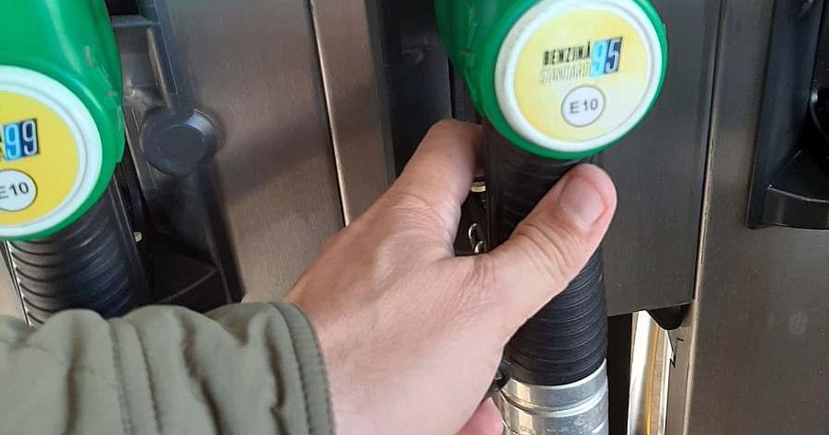 Prețurile la carburanți rămân ridicate: benzina a trecut de pragul de 10 lei, iar motorina se apropie de 11 lei
