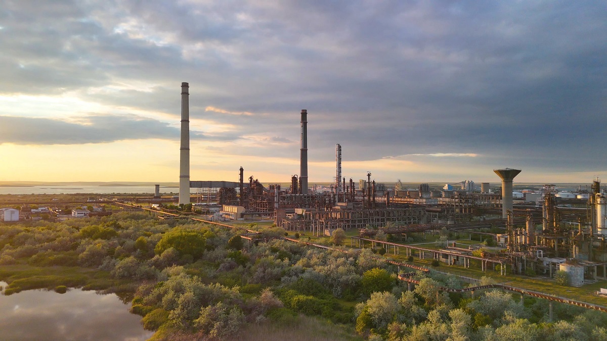 Rafinăria Petromidia investește 44 de milioane de lei într-un parc fotovoltaic