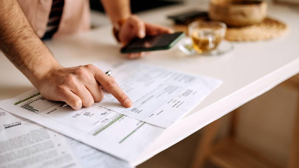 De ce au facturi de încălzire diferite două case identice? Factorii care influențează consumul